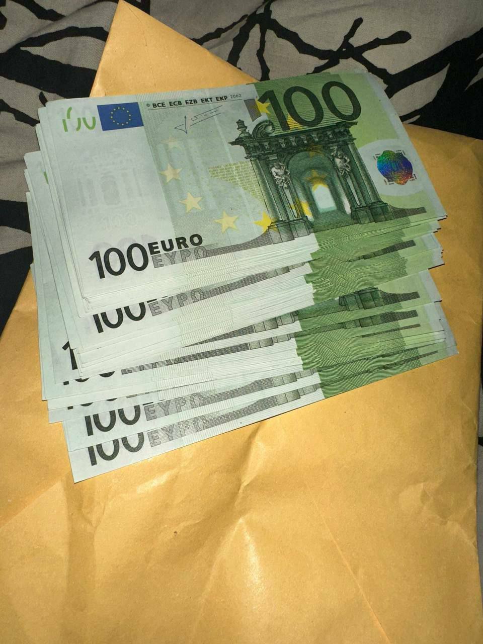 €100 EUR Bills